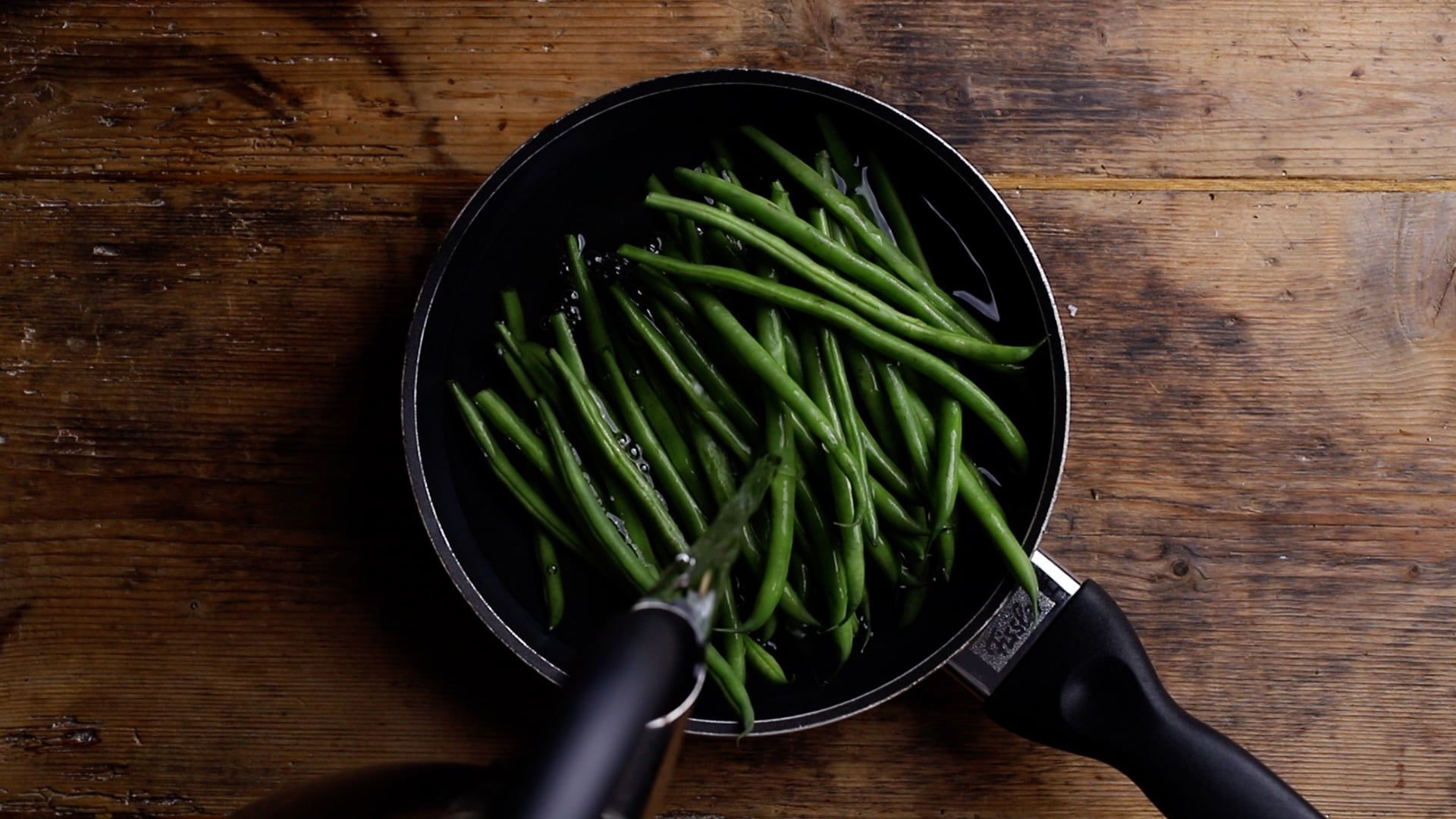 add water to green beans and simmer add water to green beans and simmer