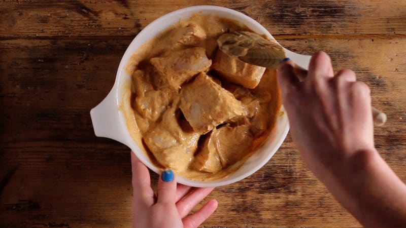 Coat boneless cod in Indian sauce Coat boneless cod in Indian sauce