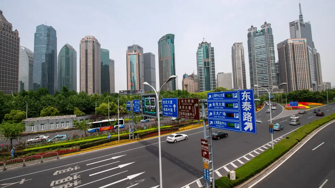 2025年广告设计行业技术趋势：智能化设计与品牌视觉升级路径